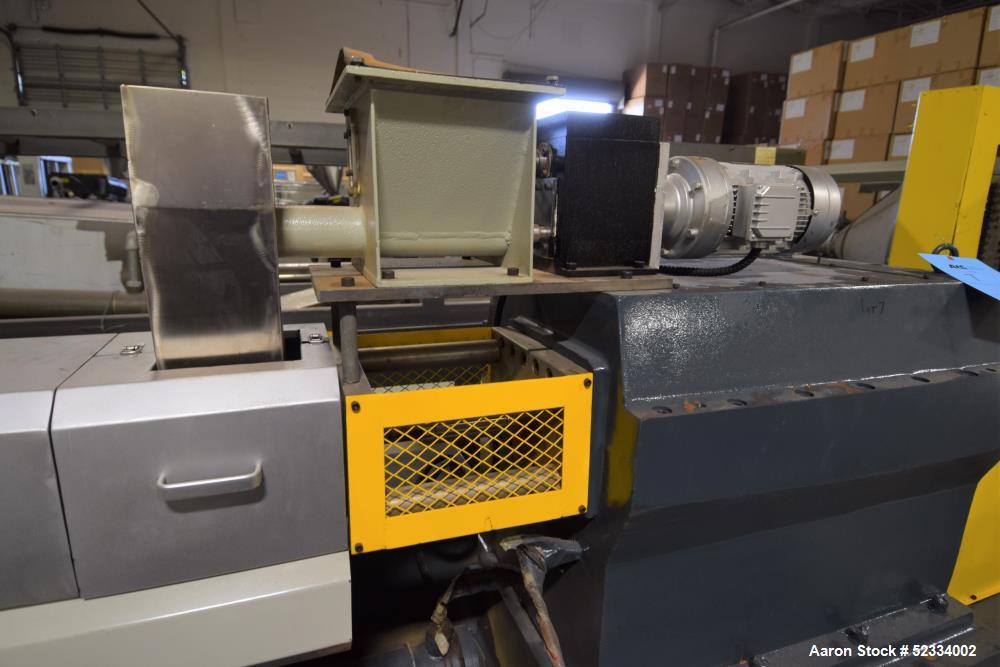 Used Yong Teng 72.5mm Co-Rotating Blocking Parallel Twin Screw Extruder