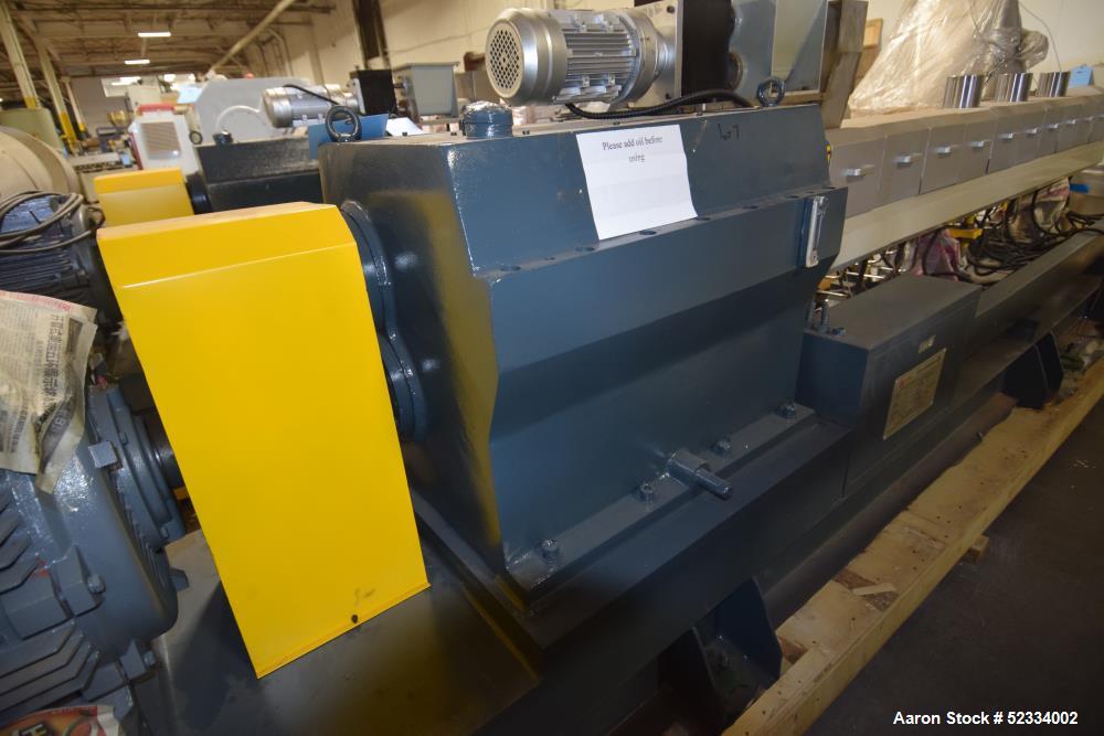 Used Yong Teng 72.5mm Co-Rotating Blocking Parallel Twin Screw Extruder