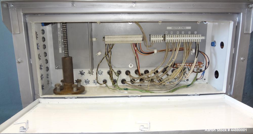 Used Werner & Pfleiderer 40mm Twin Screw Extruder, Type ZSK40F-32.5E. Approximate 40 to 1 L/D ratio. Co-Rotating intermeshing side by side screw design. 10 Barrel sections, with (1) feed section, (1)...