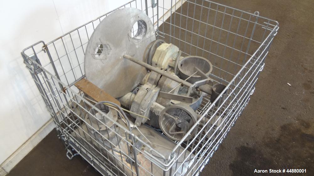 Used Werner & Pfleiderer 40mm Twin Screw Extruder, Type ZSK40F-32.5E. Approximate 40 to 1 L/D ratio. Co-Rotating intermeshing side by side screw design. 10 Barrel sections, with (1) feed section, (1)...