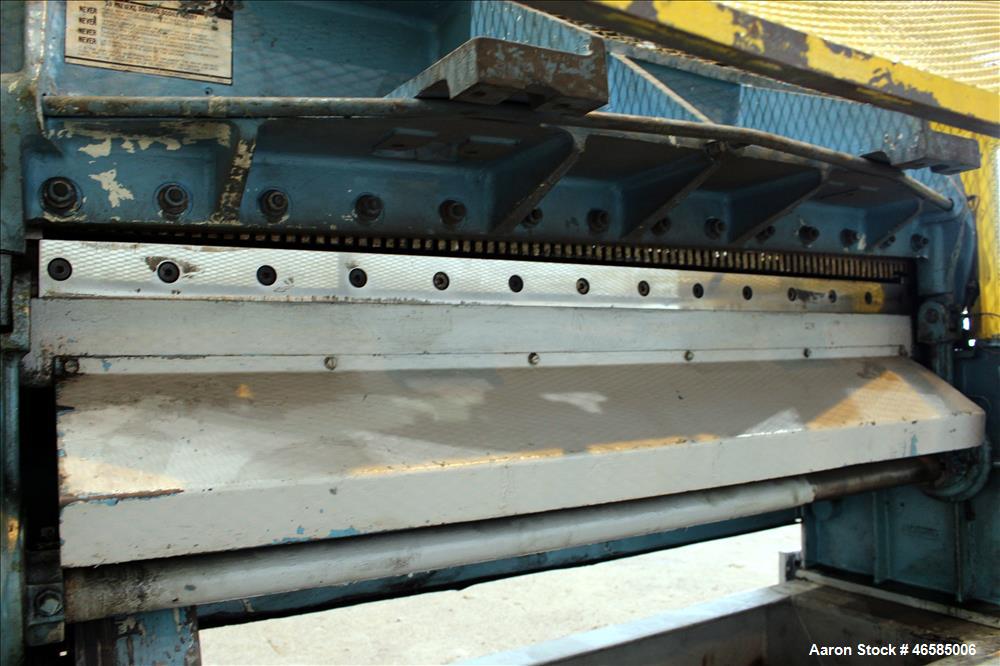 Used 72" Wide In-Line Shear. Driven by a approximate 5hp motor(no tag). Includes controls. Mounted on carbon steel frame.