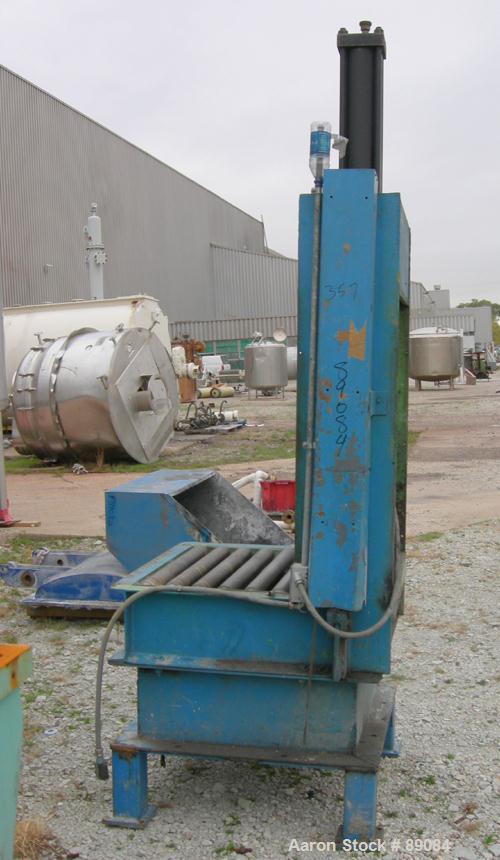 USED: Goodman hydraulic guillotine cutter, model 15. (1) 30" wide blade, single ram. Mounted on a frame with approximate 30" wide x 22" long roller conveyor infeed.Set up for maximum bale size of 30"...