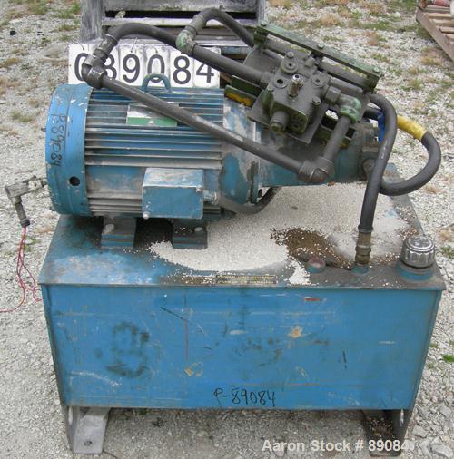 USED: Goodman hydraulic guillotine cutter, model 15. (1) 30" wide blade, single ram. Mounted on a frame with approximate 30" wide x 22" long roller conveyor infeed.Set up for maximum bale size of 30"...