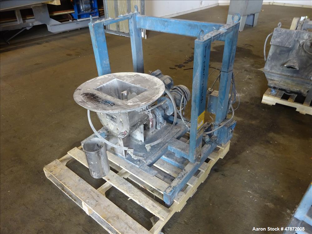 Used Brabender Loss-In-Weight (3) Component Feeding System. Consisting of (1) Brabender Screw feeder, model DDW-H33 (Missing hopper), (2) vibratory tray feeders, (3) weigh belt feeders, model 350G. I...