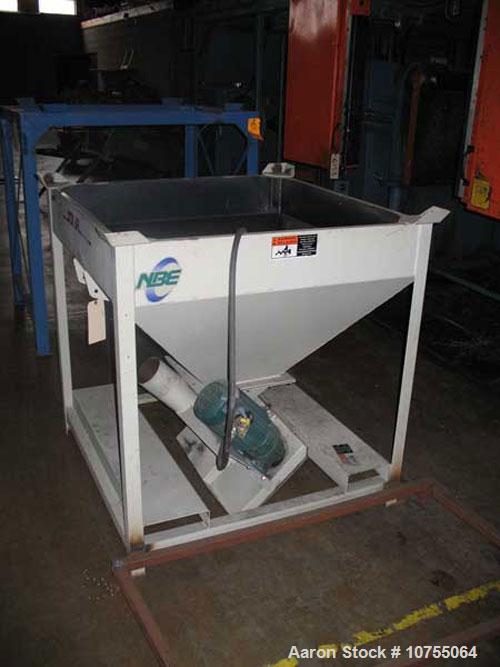 Used Ensign Equipment model 60-6200 vertical batch mixer, 60 cubis feet mixing capacity, 2000 lbs/hr approximate output, double hinged covers, 6" agitator auger, two way forklift channels, 30 minute ...