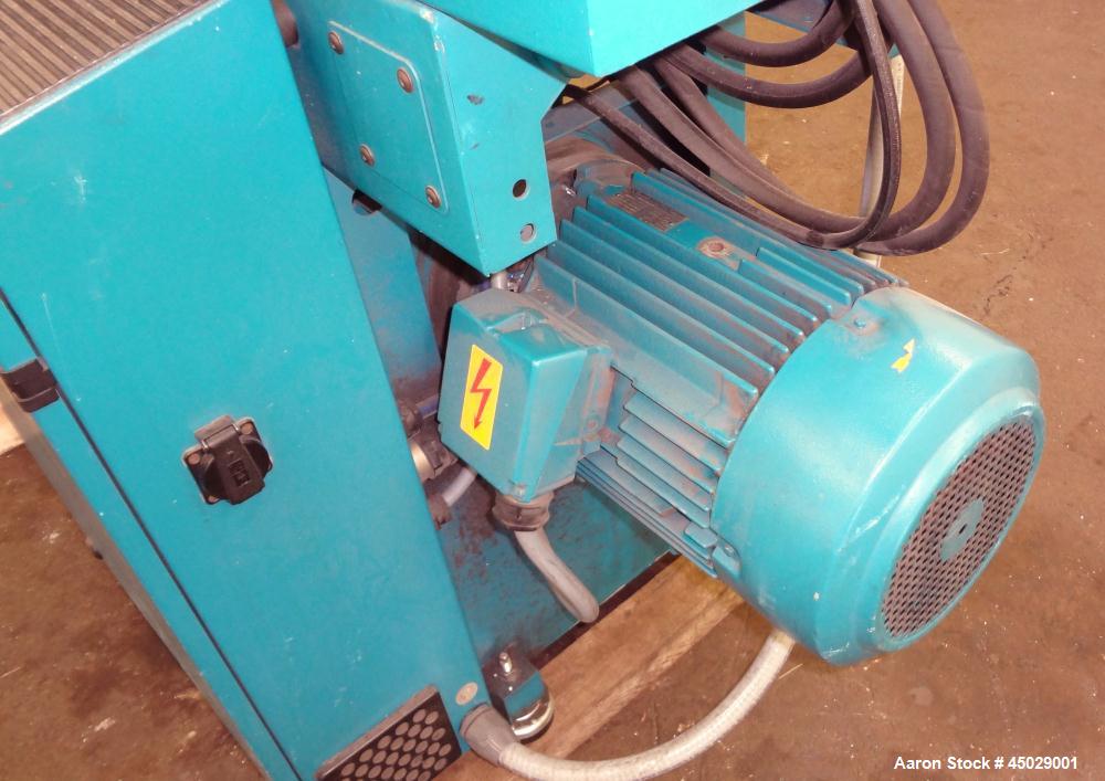 Used Boy Machines 25 M Horizontal Injection Molder, 25 Tons, Model 25 M. Maximum injection volume 2.43 oz, maximum opening stroke 200mm, maximum distance between 40mm diameter tie bars 254mm x 254mm,...