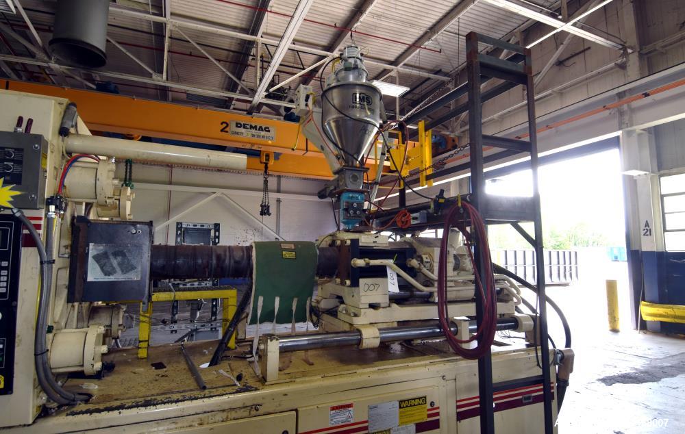 Used Cincinnati Milacron Vista Horizontal Injection Molder, 300 Ton, Model 300-21. Clamp force approximate 300 tons, approximate maximum daylight 48", approximate platen size 36.8” x 36.2”, approxima...