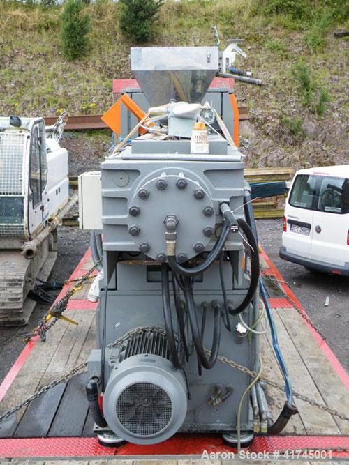 Used Sandretto Injection Molding Machine, Series Sette 350 T Series 7. Pressure on clamp 15 tons. Complete with a control panel.
