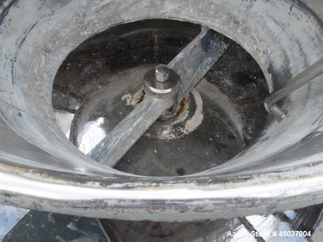 Used Henschel Vertical Cooler, 2200 Liter, Model KM2200B