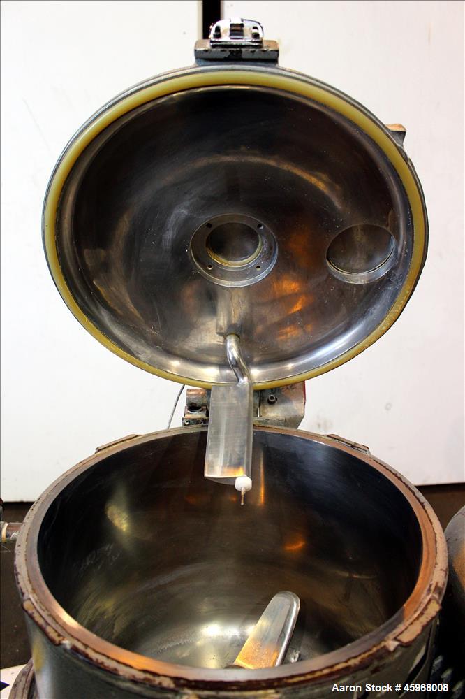 Used Henschel High Intensive Mixer, Model FM40D, 40 Liter (1.4 cubic feet) Capacity. Carbon steel jacket bowl 15" diameter x 14-1/4" deep 316 stainless steel contact parts. Hinged 304 stainless steel...