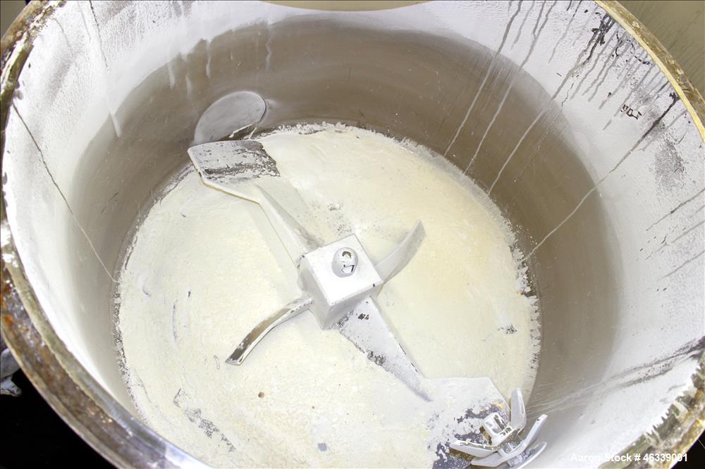 Used Henschel HU Series Medium Intensity Mixer, Model HU-500, 304 Stainless Steel. 500 Liter (17.5 cubic feet) total capacity, 400 liter (14 cubic feet) working, batch size 200 kilograms (440 pounds)...