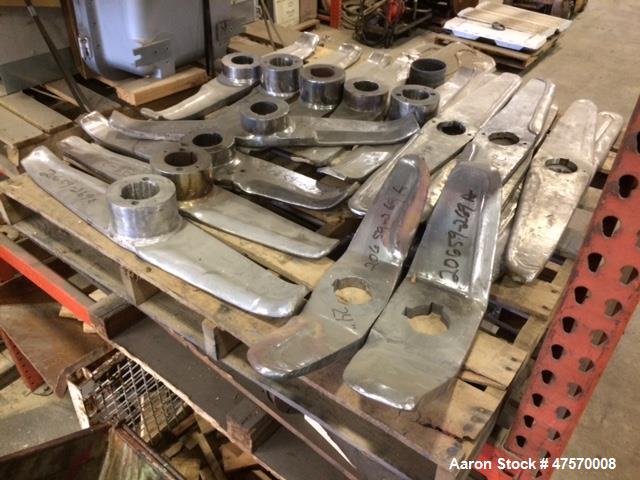 Used Henschel 500 Liter Middle Fluidizing Rod Blade.