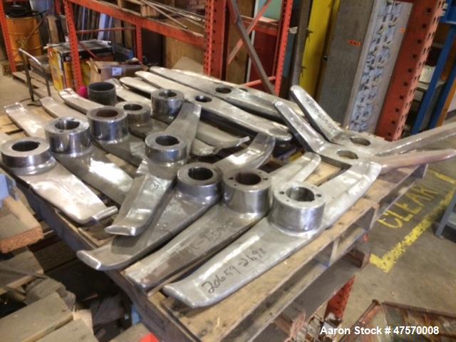 Used Henschel 500 Liter Middle Fluidizing Rod Blade.