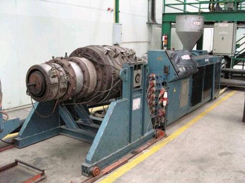 Used Krauss Maffei pipe extrusion line, capacity 1102 lbs/h (500 kg/h), used for 9.84"-15.75" (125-400 mm) HDPE pipes.  Consisting of (1) Krauss Maffei KME 1-90-30B1 extruder, 210.7 hp/158 kW DC driv...