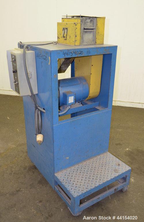 Used Wayne Pelletizer. Approximate 4" wide x 6" diameter (12) bolt on blade rotor. (1) Rubber, (1) metal pull rolls. Driven by an approximate 5hp motor. Includes a Focus 2 DC drive. Mounted on a fram...