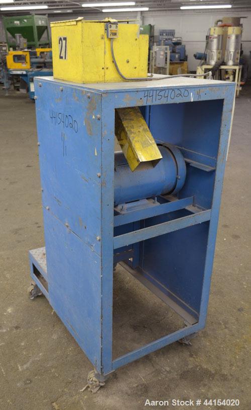 Used Wayne Pelletizer. Approximate 4" wide x 6" diameter (12) bolt on blade rotor. (1) Rubber, (1) metal pull rolls. Driven by an approximate 5hp motor. Includes a Focus 2 DC drive. Mounted on a fram...