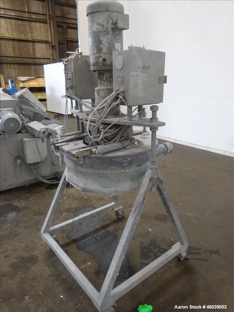 Used Beringer Underwater Pelletizer system consisting of: (1) Pelletizing head, no blades, driven by a 7.5hp, 3/60/208-230/460 volt, 1725 rpm motor, mounted on a stand. (1) Carter Day 304 stainless s...