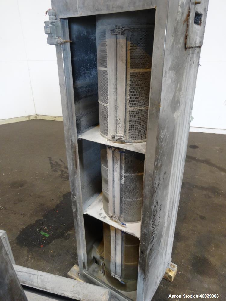 Used Beringer Underwater Pelletizer system consisting of: (1) Pelletizing head, no blades, driven by a 7.5hp, 3/60/208-230/460 volt, 1725 rpm motor, mounted on a stand. (1) Carter Day 304 stainless s...