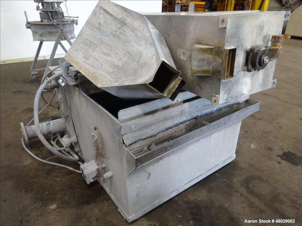 Used Beringer Underwater Pelletizer system consisting of: (1) Pelletizing head, no blades, driven by a 7.5hp, 3/60/208-230/460 volt, 1725 rpm motor, mounted on a stand. (1) Carter Day 304 stainless s...