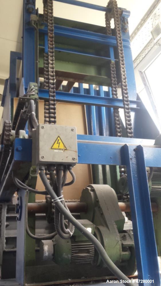 Used Untha Four Shaft Shredder, Model RS40. 2 x 15kw. Cutting chamber 750 x 700. Extra pushing fuction, pusher is connected via a PLC. Mfg. 1995.