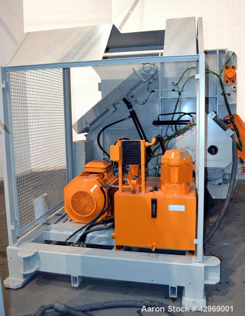 Used Linder Micromat Single-Shaft Shredder, Model MS2000, Carbon Steel. Approximately 22’’ Diameter (560mm) x 79.9’’ long (2030mm) cored rotor with approximately 104 staggered blades. 80" x 65" Feed ...