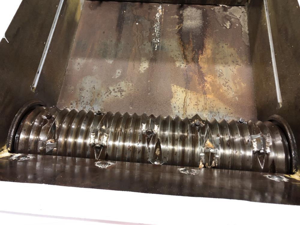 Used Vecoplan Single Shaft Shredder with Conveyor