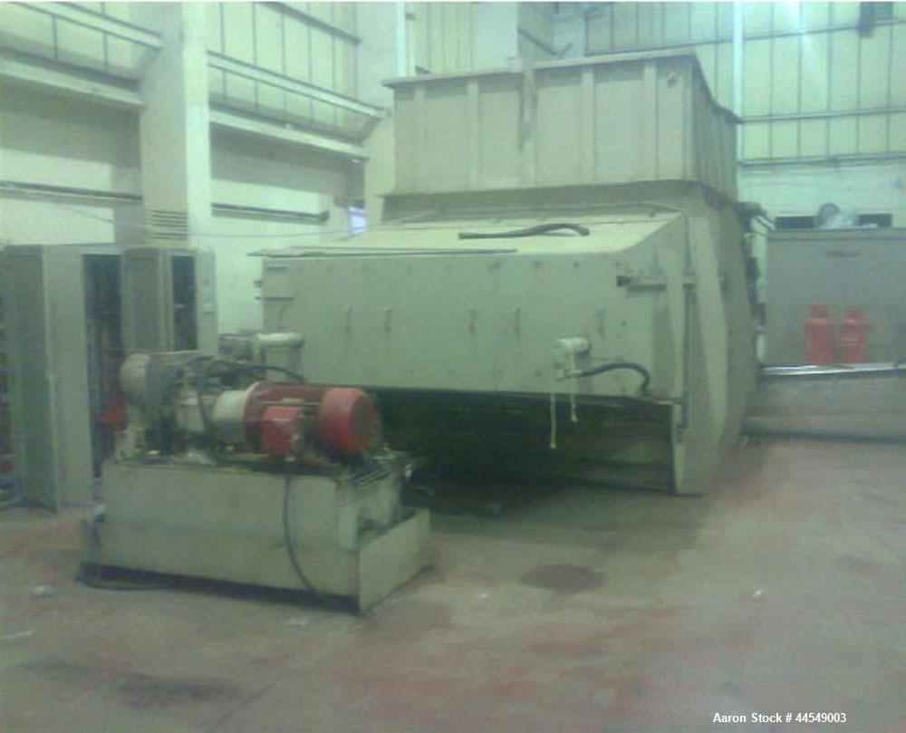 Used Vecoplan VAZ 300-250 Single Shaft Shredder.  Feed opening 118" x 98" (3000 x 2500 mm).  Maximum throughput 4400 lbs (2000 kilos/hour).  Motor 268 hp (200 kw).  50 Hz.