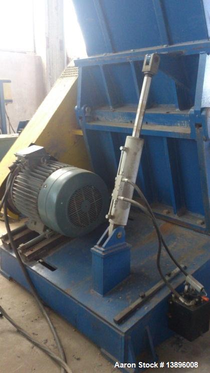 Used Desislava 800/1200 Granulator.  Capacity 5511 lbs/h (2,500 kg/h).  Rotor diameter 31.5" (800 mm), length 47.2" (1200 mm).  Equipped with (4) static knives and (10) rotor knives.  Driven by a 100...