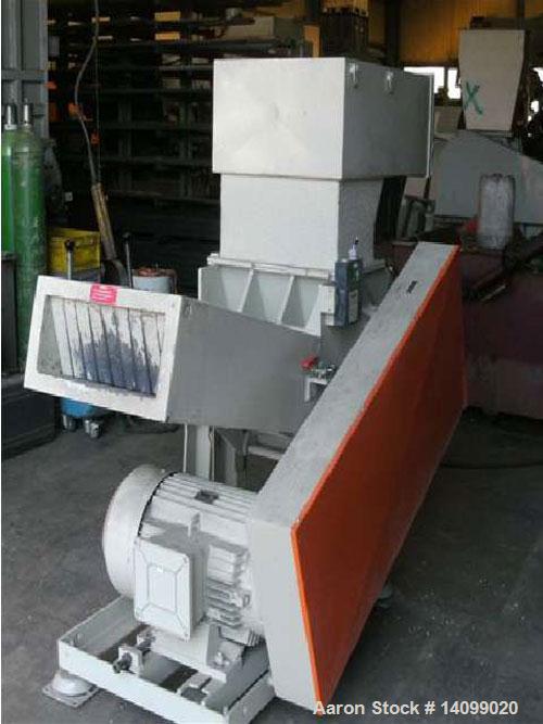 Used Pallmann PSP 400/500 Cutting Mill, horizontally fed.  Comprised of (1) granulator; (1) suction panel; (1) control panel, feed opening 18.1" x 7.2" (460 x 185 mm); (8) rotor knives; (2) stator kn...