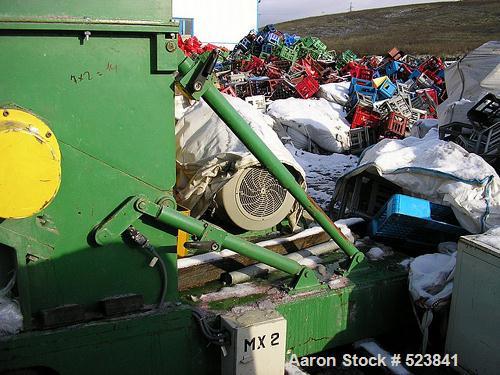 USED: VUHZ Dobra single roll grinder/granulator, type RD800 7/3. Driven by a 95 kW motor; rotor knives 7x2; stator knives 3x2; feeding chamber 43" x 51" (1100 x 1300mm), rotor diameter 31.5" (800mm),...