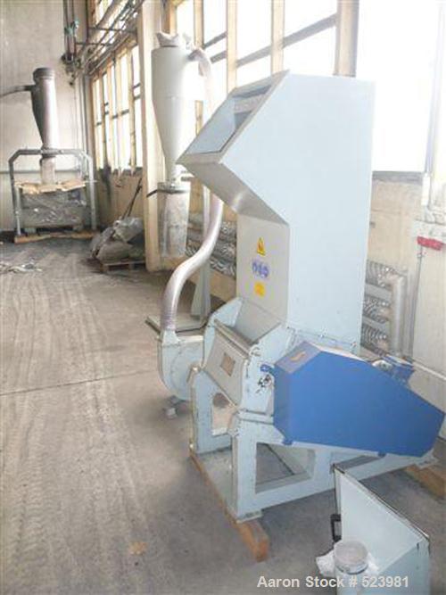 USED: Vespa granulator, type 25/40 VG. Driven by a 10 hp (7.5 kW) motor, throughput approximately 80 up to 120 kg/hour, rotor diameter 250 mm, rotor knives 6*200, stator knives 2*400. Weight 750 lbs ...