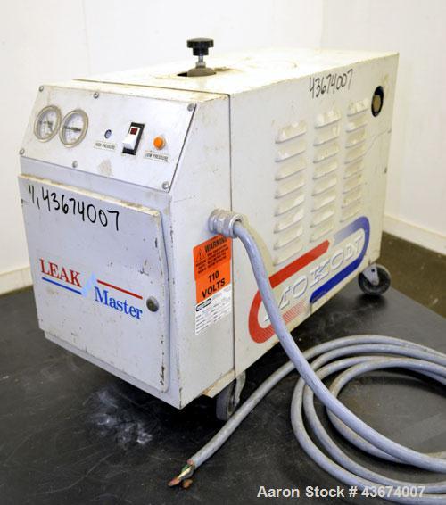 Used Mocon Leak-Master Negative Pressure System, Model NP1000-02. Designed to stop leaks in molds and processes without stopping production. 1/2hp pump (housing cracked), flow rate 9 gallons per minu...
