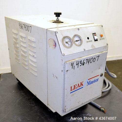 Used Mocon Leak-Master Negative Pressure System, Model NP1000-02. Designed to stop leaks in molds and processes without stopping production. 1/2hp pump (housing cracked), flow rate 9 gallons per minu...