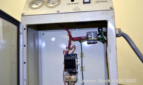 Used Mocon Leak-Master Negative Pressure System, Model NP1000-02. Designed to stop leaks in molds and processes without stopping production. 1/2hp pump (housing cracked), flow rate 9 gallons per minu...
