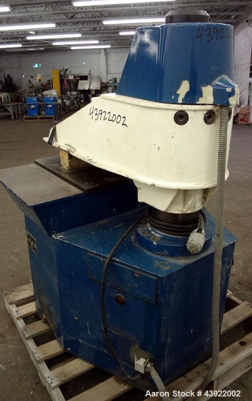 Used United Shoe Machinery Swing Head Hydraulic Die Cutting Clicker Press, Approximately 25 Tons, Model DVSM-1. Bottom platen 20-1/4" front to back, 20-1/2" left to right. Top platen 17-7/8" front to...