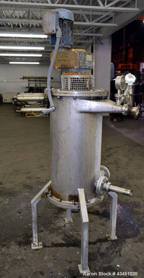 Used Hammerum Tullebolle Screw Press, 135 Liter (35.6 Gallon), 304 Stainless Steel Housing approximate 18" diameter x 36" straight side. Flat bolt on top and bottom. Internal rated 4 bar (58 psi) at ...