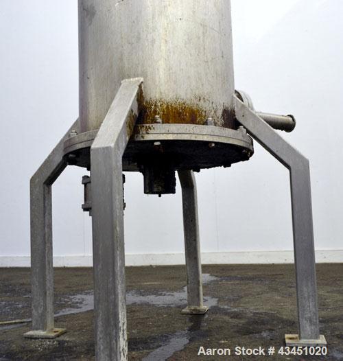 Used Hammerum Tullebolle Screw Press, 135 Liter (35.6 Gallon), 304 Stainless Steel Housing approximate 18" diameter x 36" straight side. Flat bolt on top and bottom. Internal rated 4 bar (58 psi) at ...