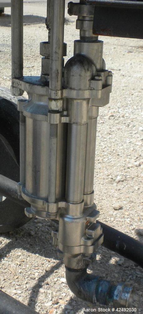 Used Graco Air Operated Bulldog High-Flo Circulation Pump, Part #220578, Series L99C, 304 Stainless Steel. Rated 24 gallons per minute (91 Liters), ratio 4 to 1. Maximum air working pressure 100 psi,...
