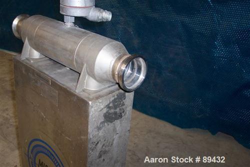 USED: Micro Motion flow meter, model DS300S161, stainless steelproduct contact areas. Flow cal 477.945.13, dens flow 09546133214.44.Rated volume 0 to 839 gallons per minute, mass 0 to 7,000 pounds pe...