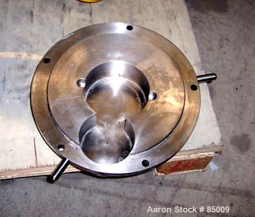 Used Sine Sanitary Rotary Positive Displacement Pump, Model MR135NNRBS, 316 stainless steel. 2" x 9" rectangular flange inlet, 3" NPT outlet, 1 single rotor, approx 14,000 pounds per hour and up to 1...