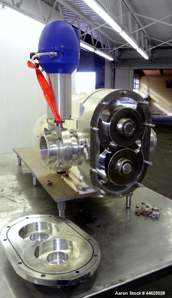Used Waukesha Universal Rotary Positive Displacement Pump, Model 220, 316 Stainless Steel. Approximately 260 gallons per minute at 100 psi at 600 rpm capacity, (0.522) gallon displacement per revolut...