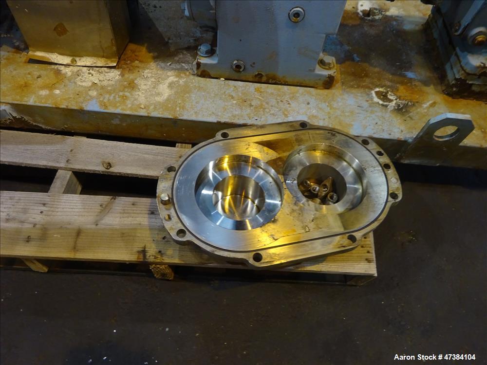 Used Waukesha Rotary Positive Displacement Pump, Model 320, 316 Stainless Steel. Approximately 450 gallons per minute at 200 psi at 600 rpm capacity, (0.754) gallon displacement per revolution. 6" In...