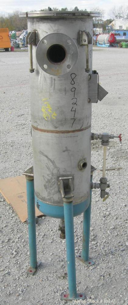 USED: Busch inline Dollinger pot filter, 304 stainless steel. 12"diameter x 40" deep, rated FV at 200 deg F. 3" inlet/outlet. Mounted on 3 carbon steel legs.