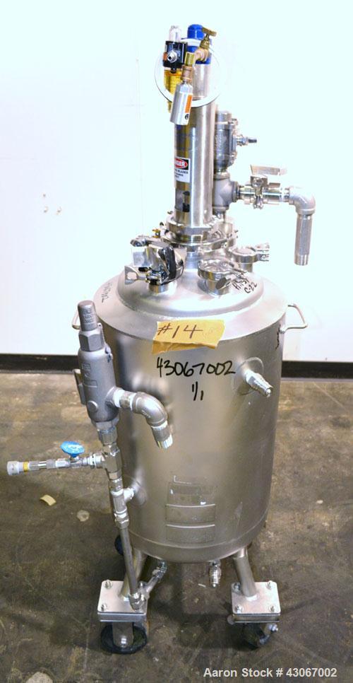 Used Alloy Products Reactor, 10 Gallon, Hastelloy C-22, Vertical. Approximately 12’’ diameter x 21’’ straight side, dished top and bottom. Internal rated 125 psi at -20 to 300 degrees F, 304 dimple j...