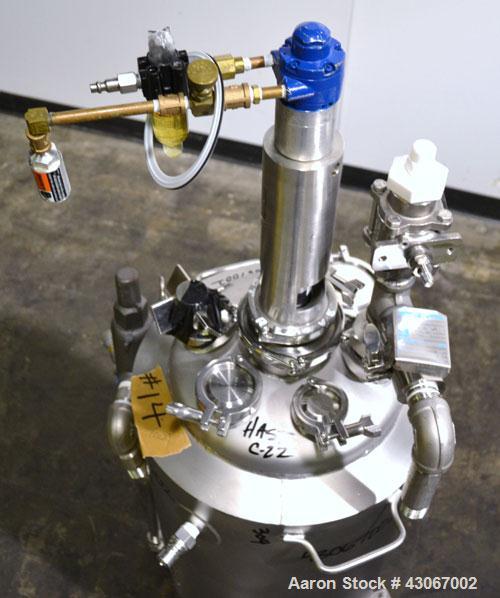 Used Alloy Products Reactor, 10 Gallon, Hastelloy C-22, Vertical. Approximately 12’’ diameter x 21’’ straight side, dished top and bottom. Internal rated 125 psi at -20 to 300 degrees F, 304 dimple j...