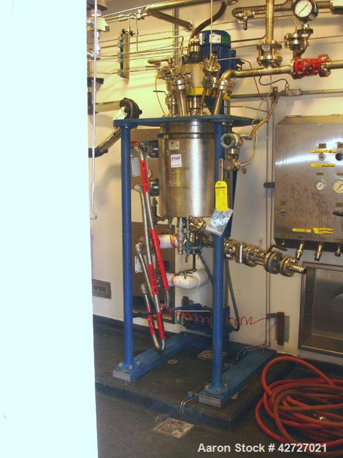Used Zeyon Hydrogenation Reactor, 40 Liter (10.5 Gallon), Hastelloy C.  16" Diameter x 18" straight side, flat bolt on top, dish bottom, rated 200 psi and full vacuum at +482/-40 F internal, jacketed...