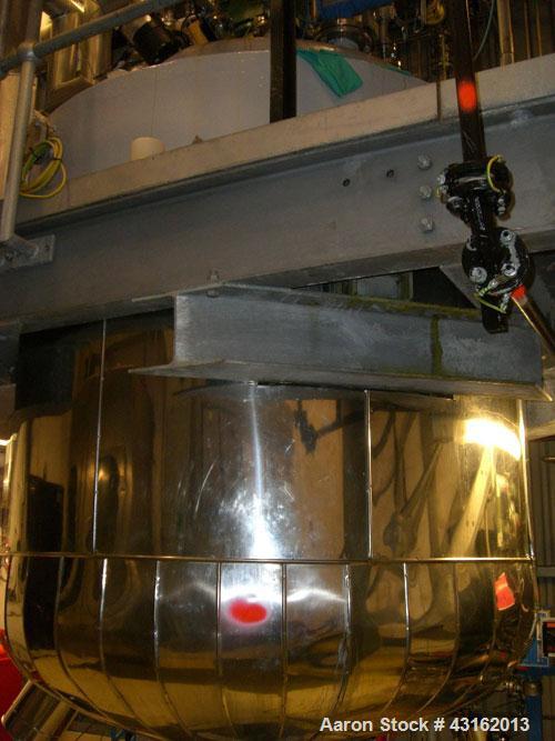 Used Radley Engineering approximately 3,000 liter Hastelloy C22 vertical reactor. Unit has welded dished top and bottom heads. Internal rated 6 bar/full vacuum design pressure at -29 to 220 deg C. Ex...