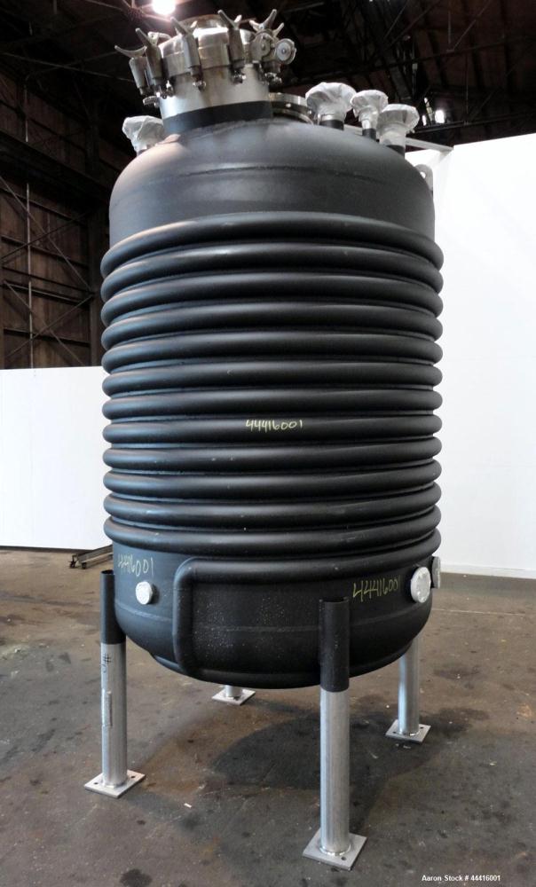 Unused- Holloway America Reactor, 1000 Gallon, Hastelloy C-276, Vertical. Approximate 62” Diameter x 70” straight side, dished top and bottom. Internal rated 60 psi at -76 to 500 degrees F, 304L Stai...
