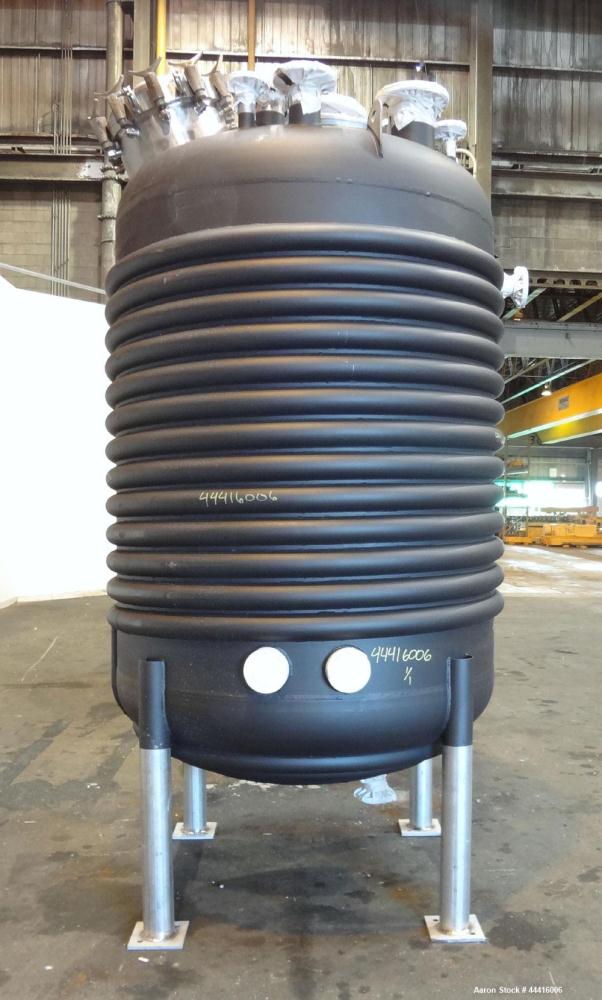 Unused- Holloway America Reactor, 1000 Gallon, Hastelloy C-276, Vertical. Approximate 62” Diameter x 70” straight side, dished top and bottom. Internal rated 60 psi at -76 to 500 degrees F, 304L Stai...