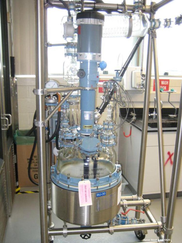 Used Buchi Glass Reactor, 30 Liter (7.9 Gallon). Internal rated +0.5/-1.0 bar at +200/-50 degrees C, jacket rated +10/-1.0 bar at +200/-60 degrees C. Bolted glass dished top, welded glass-lined (whit...